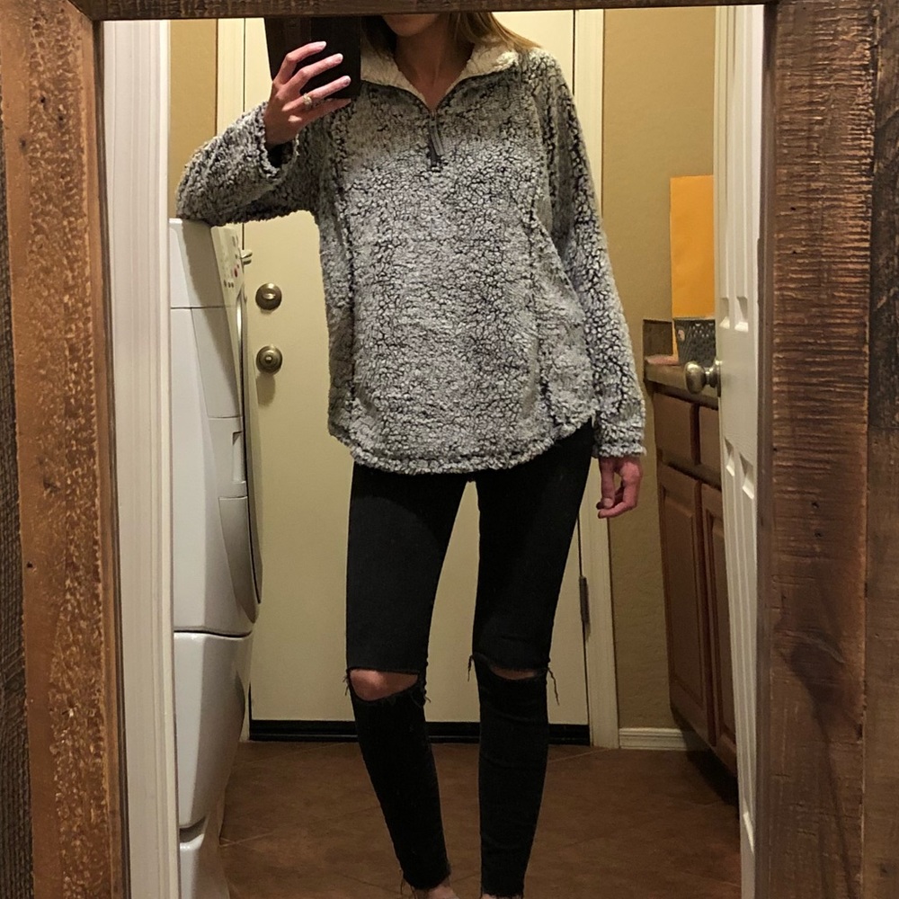 Sherpa Pullover XL but fits like a S-M